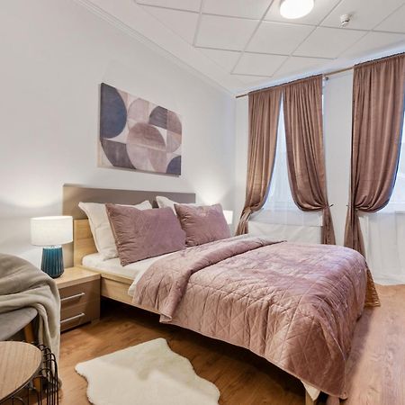 شقة Luxe Living At Old Town Center براتسيلافا المظهر الخارجي الصورة